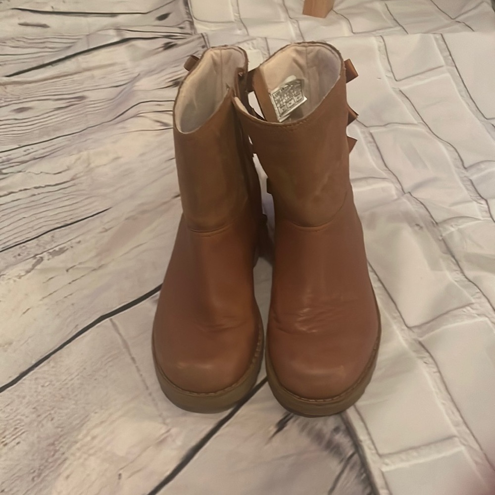 Size 2 Excellent used condition leather UGGs